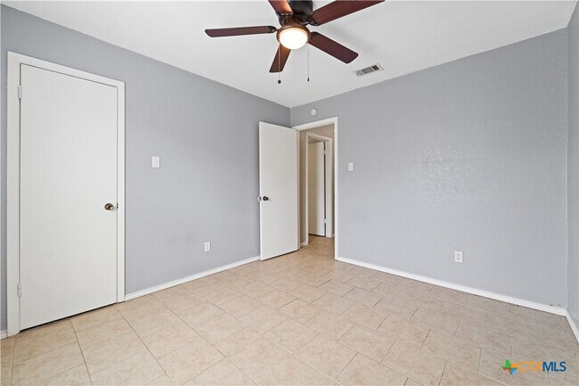 Building Photo - 303 Carly Dr