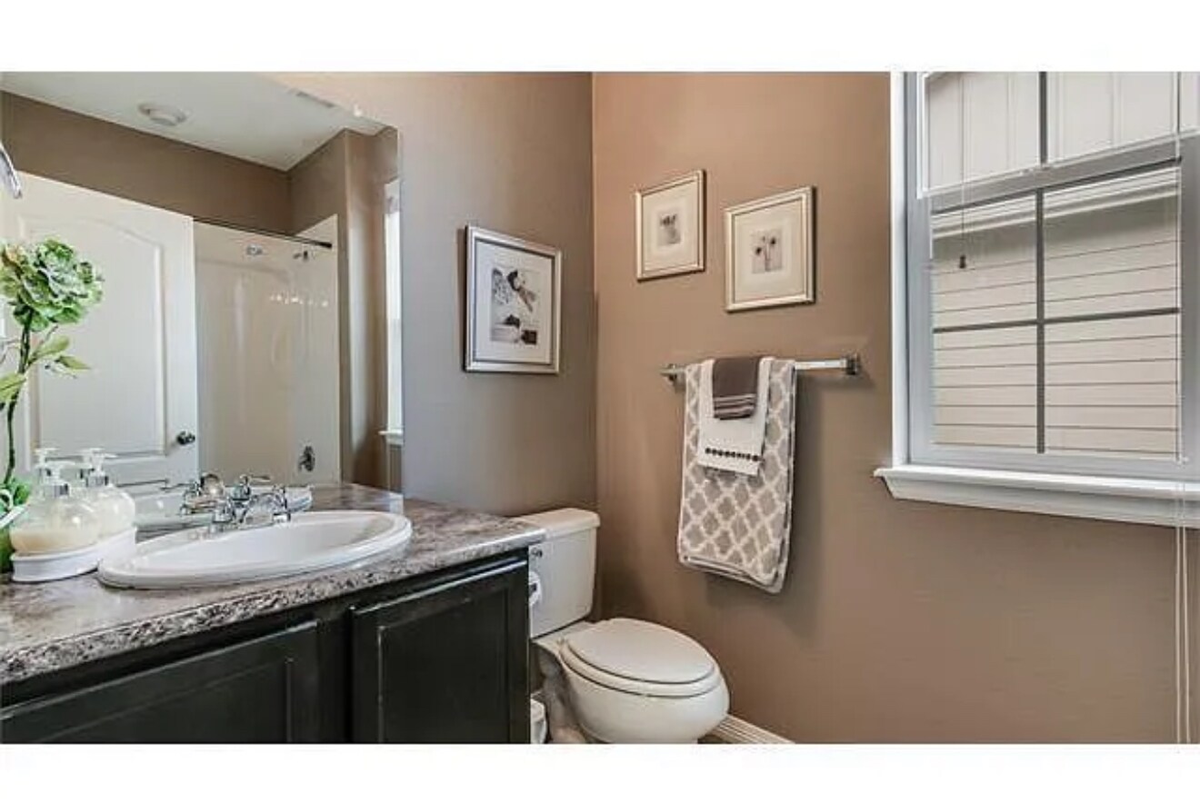 Building Photo - 15437 Coopers Hawk Ct