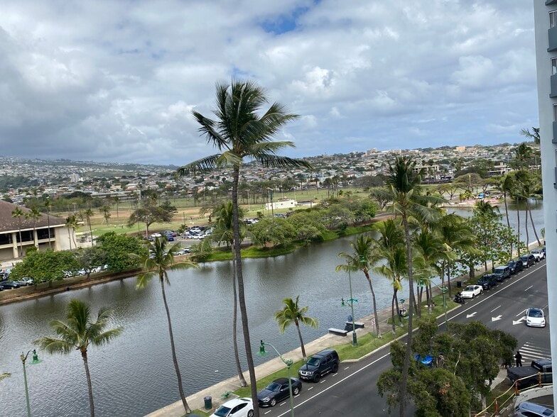 Building Photo - 2509 Ala Wai Blvd