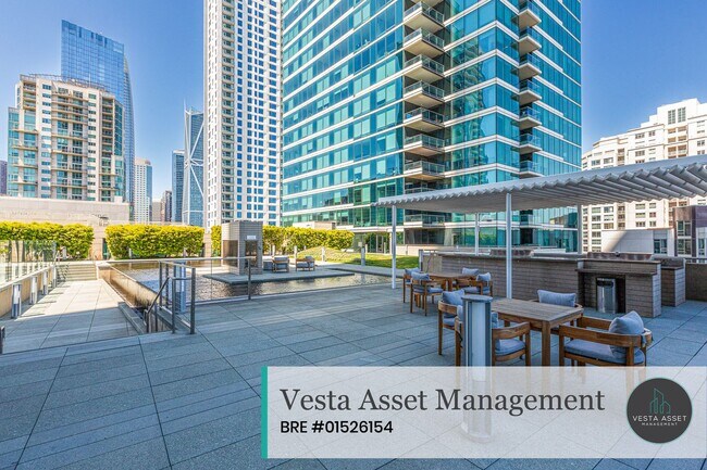 Building Photo - Luxurious High-Rise Living with Iconic San Francisco Views