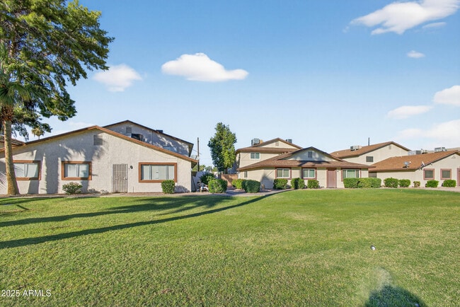 Building Photo - 860 E Brown Rd