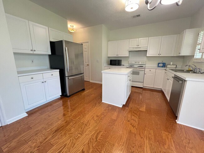 Building Photo - 1513 Clarendon Way