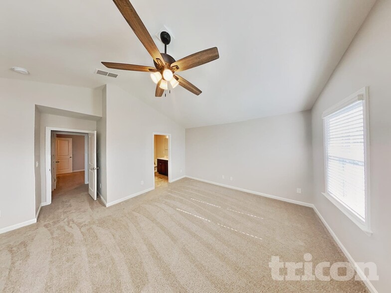 Building Photo - 2355 Whisperwood St