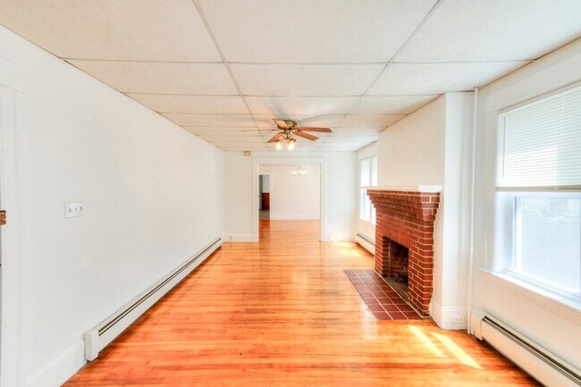 Building Photo - 377 Chandler St