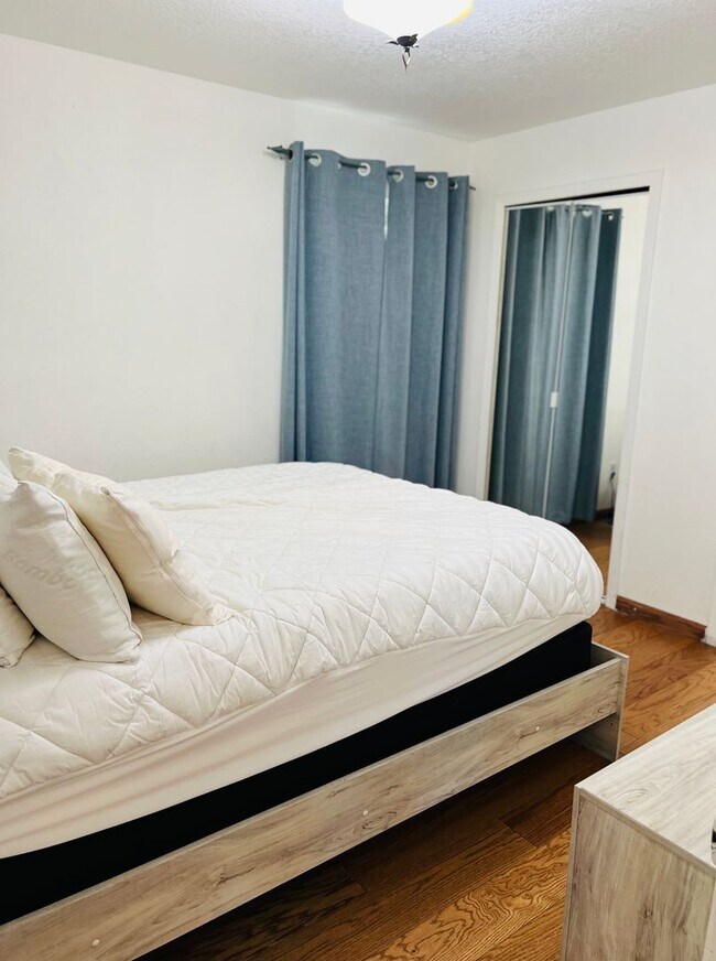 Building Photo - Beautiful Ranch Home in Briargate! Spend t...