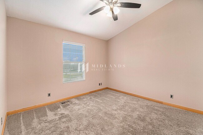 Building Photo - Southwest Omaha Townhome