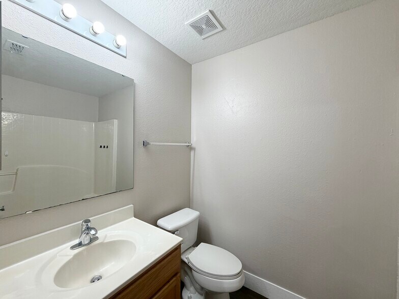 Building Photo - 47 Sawfish Ct