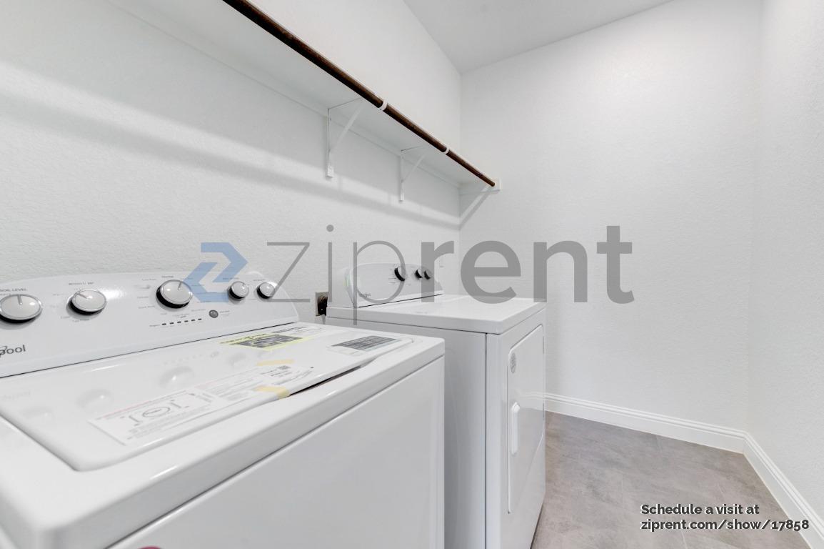 Building Photo - Unit