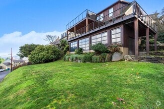 Building Photo - 302 NW Albemarle Terrace