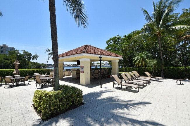 Building Photo - 3606 S Ocean Blvd