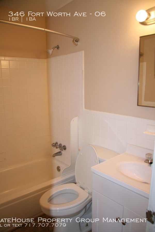 Building Photo - One Bedroom One Bath Apartment For Lease!