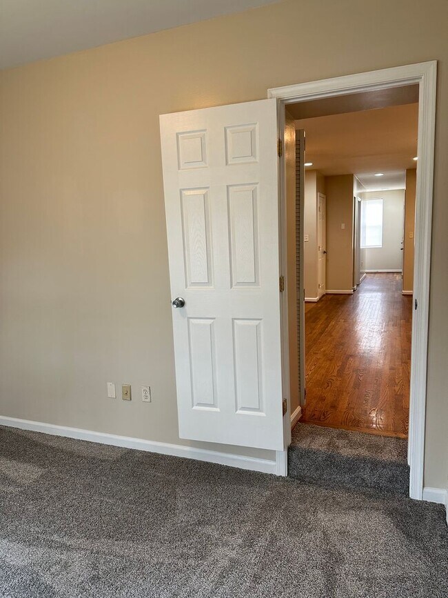 Building Photo - 1913 Rosedale St NE