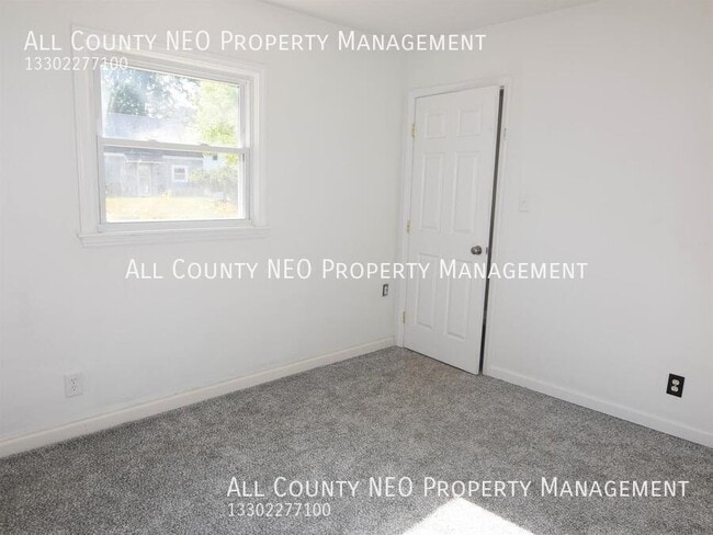 Building Photo - 2290 Suncrest Dr