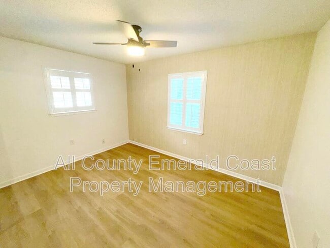 Building Photo - 504 Kelly St