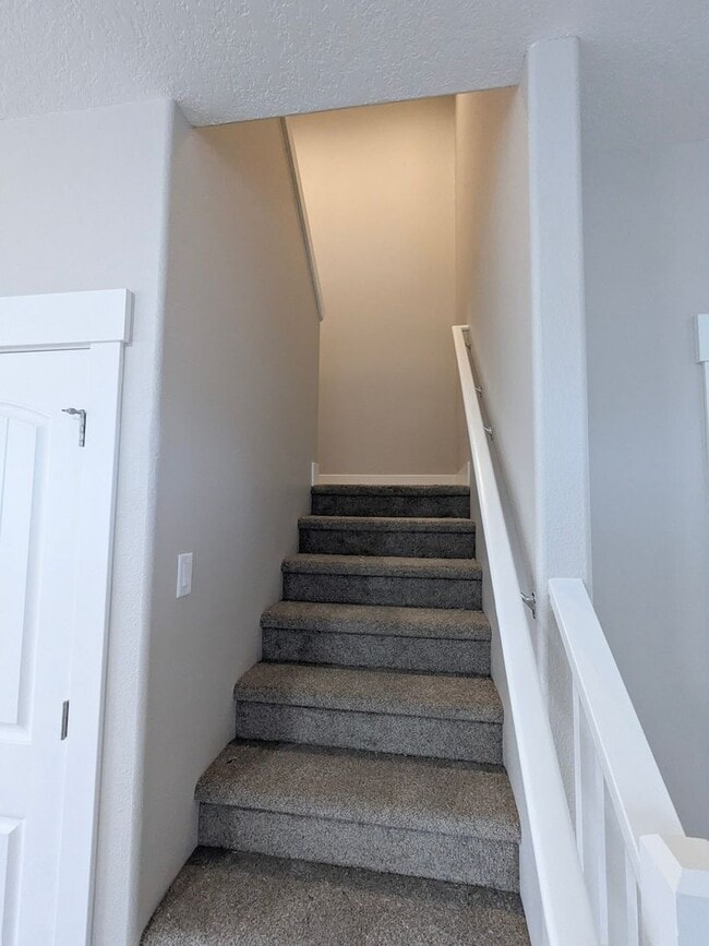 Building Photo - BIGFIR1069-1071