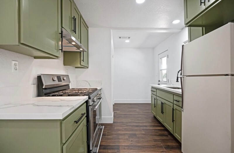 Building Photo - 325 W Bush St