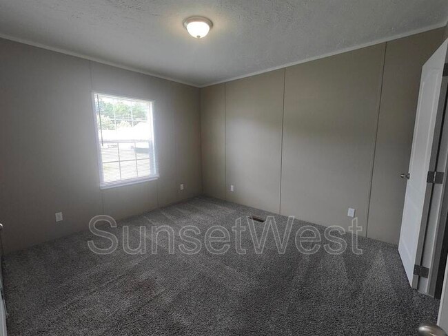 Building Photo - 320 Dawn Dr
