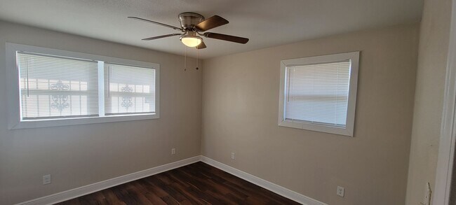 Building Photo - 4541 Bonita Dr