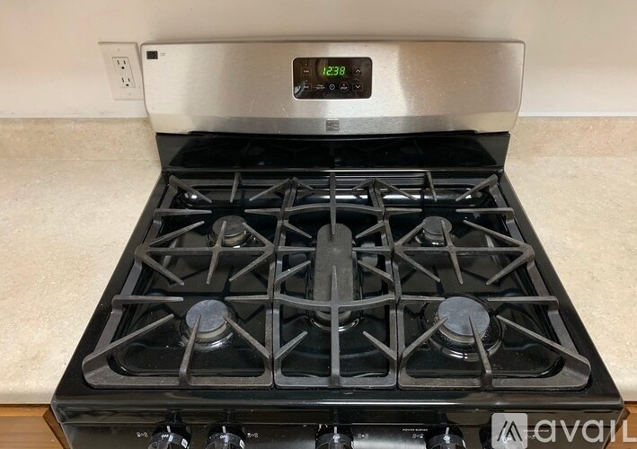 Oven Gas Range - 2032 Belmont Rd NW