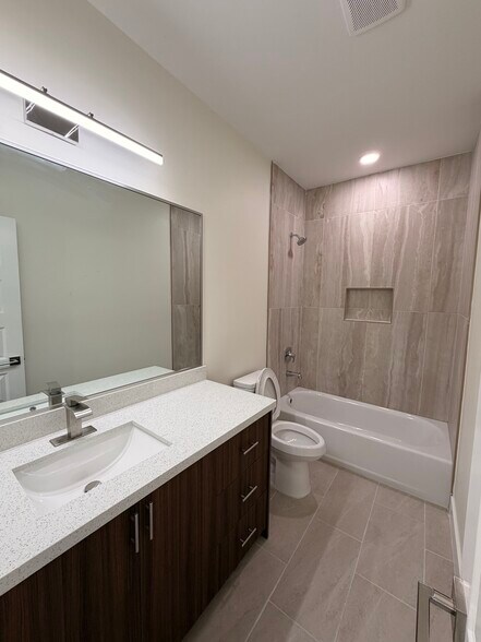 Building Photo - 609 N Alexandrite Ave