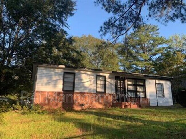 Building Photo - 10 Estes Dr