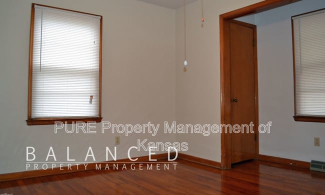 Building Photo - 1915 SW Moundview Dr