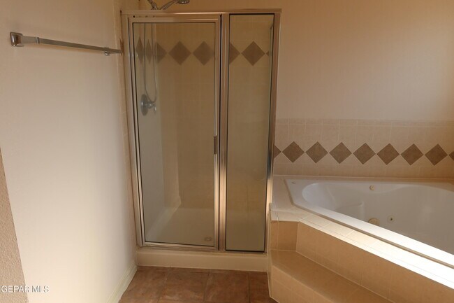 Building Photo - 943 Via Descanso Dr
