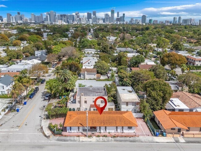 Building Photo - 1101 SW 17th Ave