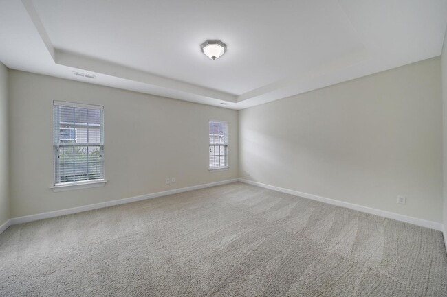 Building Photo - Lovely 3 Bed 2.5 Bath Townhome in Blakeny