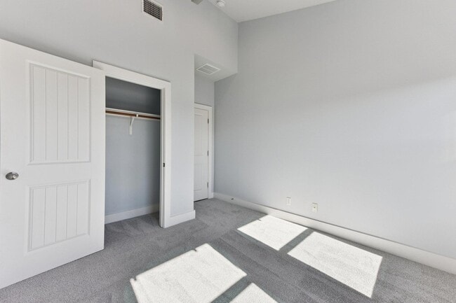 Building Photo - 8110 RANCH ROAD 2222