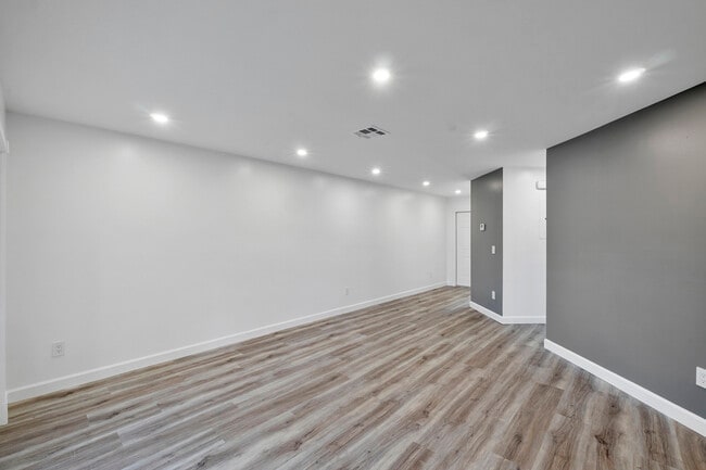 Building Photo - 273 NW 36th Ave