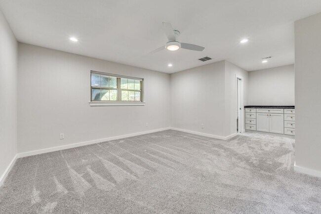 Building Photo - Extraordinary Irving Home on Quiet cul-de-sac!