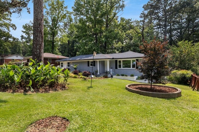 Building Photo - Charming 1950's Ranch w/ Modern Upgrades a...