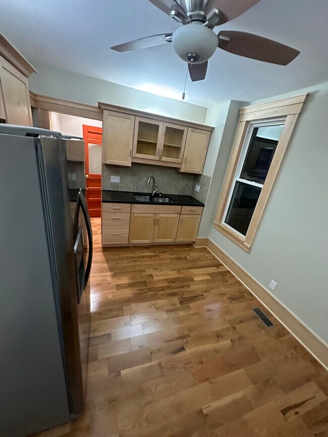 Building Photo - 661 Beech St