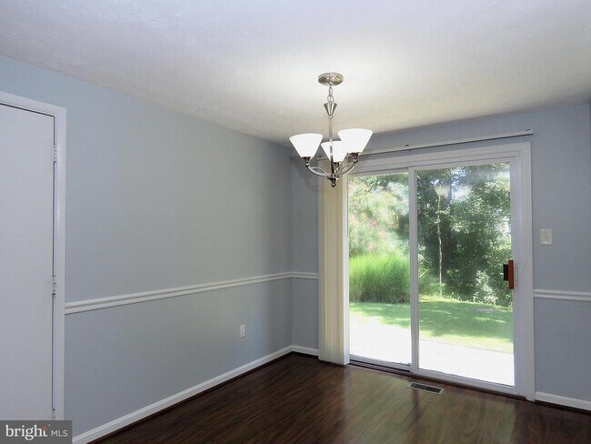 Building Photo - 7125 Vantage Dr