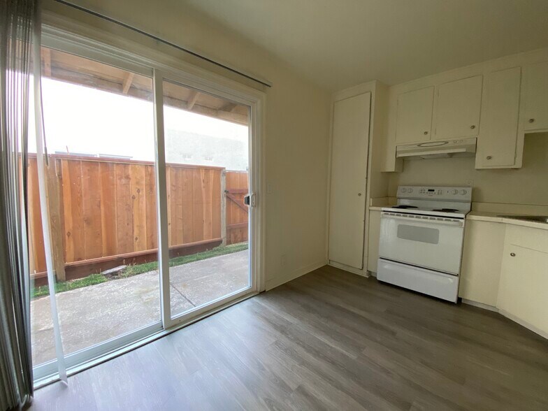 Building Photo - 1737 Noranda Dr