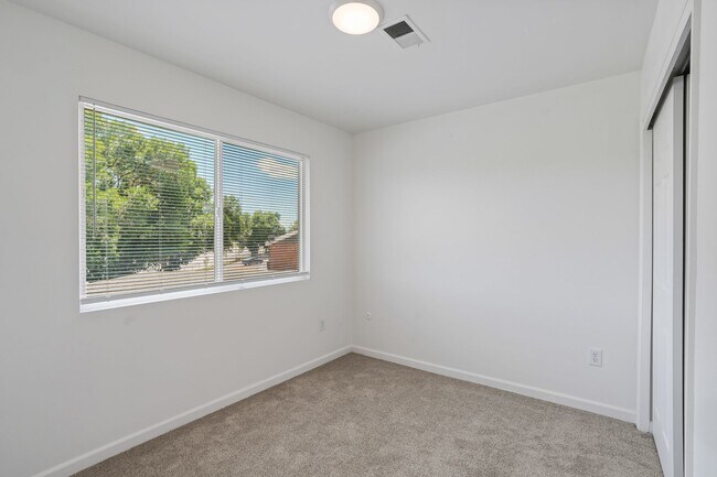 Building Photo - 1328 S Coffman St