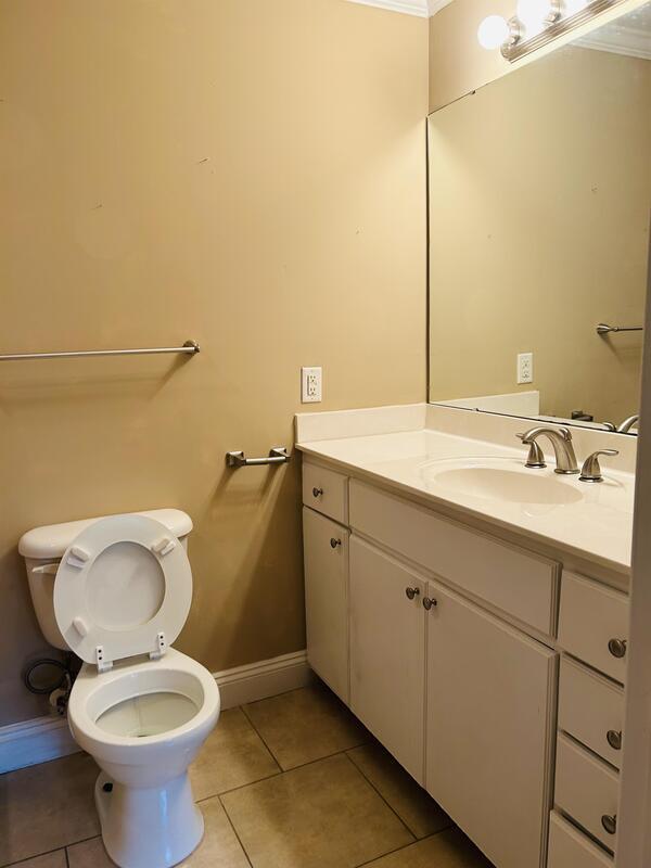 Building Photo - 3913 Overbrook Drive - 3C