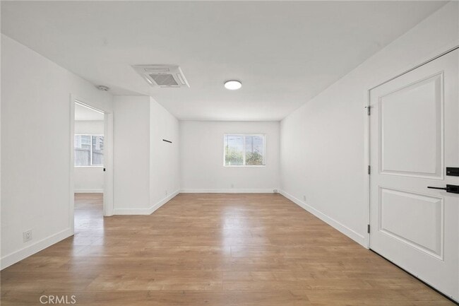 Building Photo - 961 W 21st St