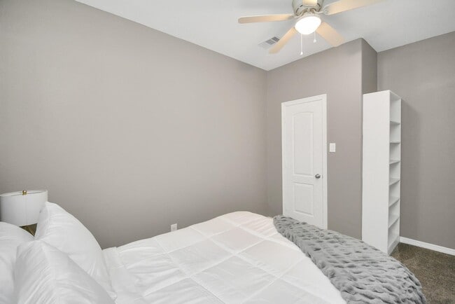 Building Photo - 3019 Elysian St