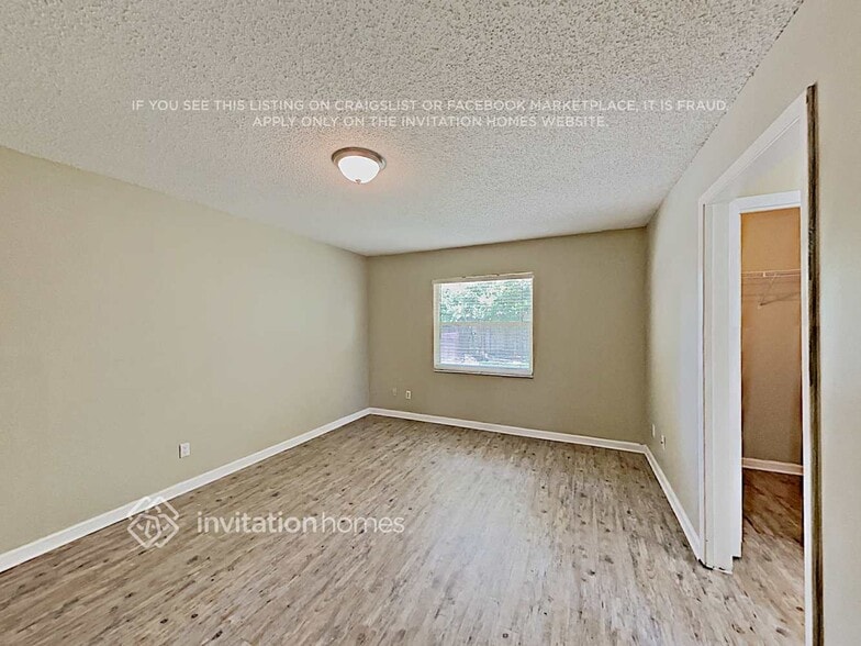 Building Photo - 1601 Aster Dr