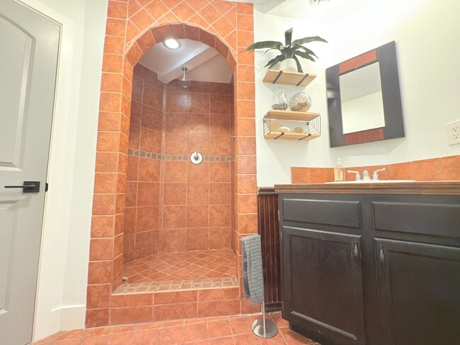 Building Photo - Luxury 3-Bedroom + Bonus Room Home in Gated Shadow Hills Community – Short & Long Term Available