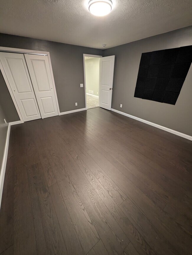 Building Photo - 908 S Mineral Dr