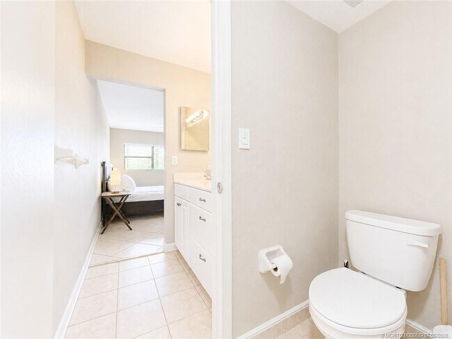 Building Photo - 7430 S Ocean Dr