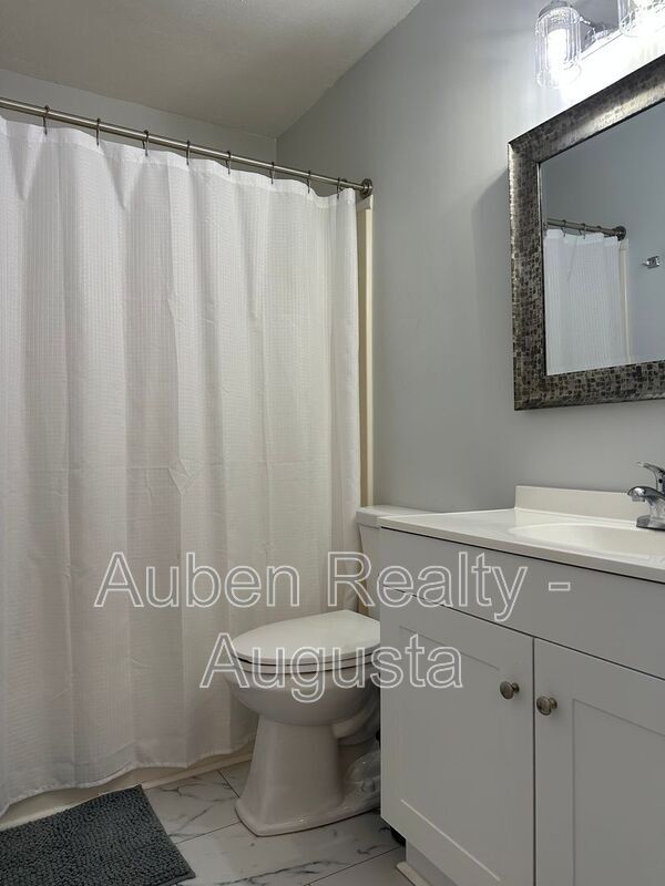 Building Photo - 204 1/2 W Buena Vista Drive