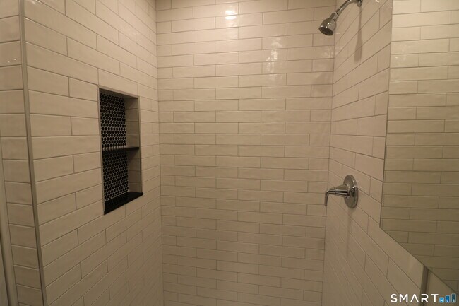 Building Photo - 6 Mary St