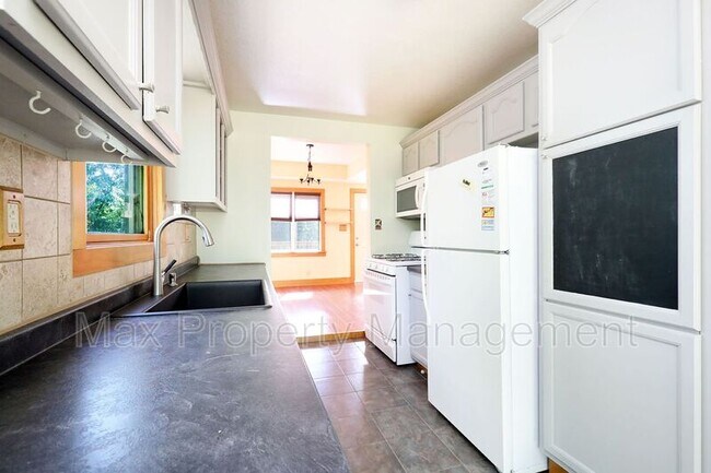 Building Photo - 660 27th St