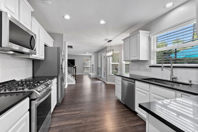 Building Photo - 231 E Golden Arrow Cir