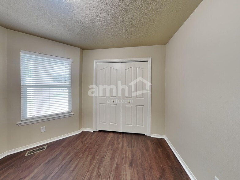 Building Photo - 868 Red Fern Dr
