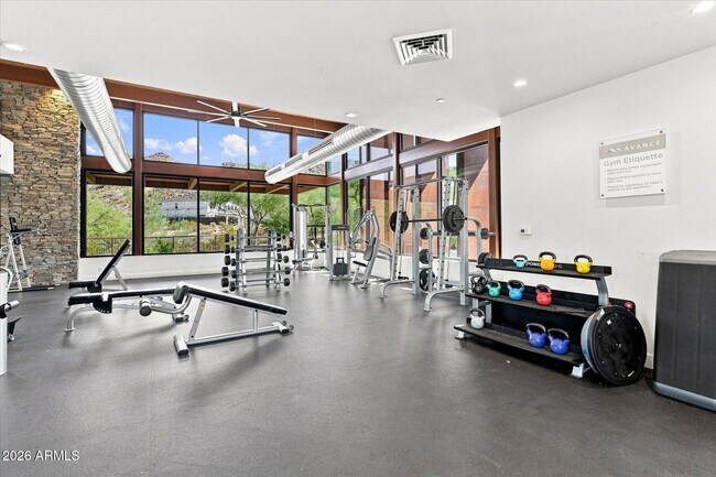Building Photo - 1118 E Paseo Way